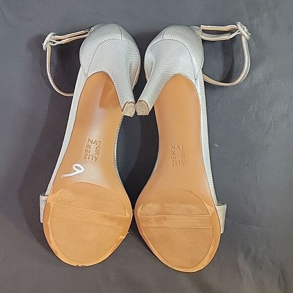 NATURALIZER ALMOND TOE ADJUSTABLE BUCKLE ANKLE STRAP SANDAL - Picture 10 of 14